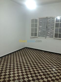 Location niveau de villa F2 Alger Kouba - Alger | jazyer.com